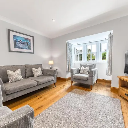 Springbank & Summerbank Cottages, Coniston, Sleeps 8 בית נופש קוניסטון