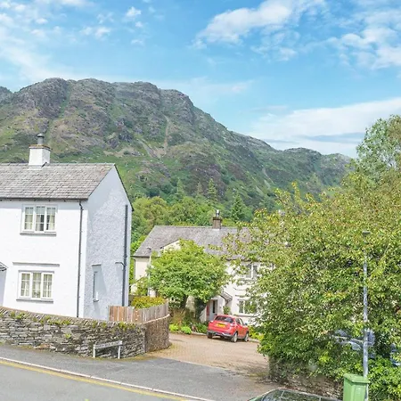 Springbank & Summerbank Cottages, Coniston, Sleeps 8 קוניסטון