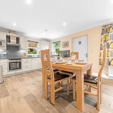 בית נופש Springbank & Summerbank Cottages, Coniston, Sleeps 8