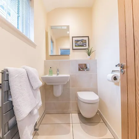 Springbank & Summerbank Cottages, Coniston, Sleeps 8 בית נופש *