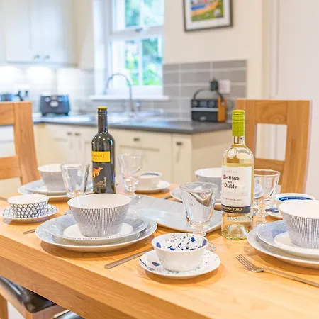 בית נופש Springbank & Summerbank Cottages, Coniston, Sleeps 8 קוניסטון