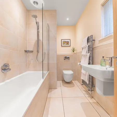 Springbank & Summerbank Cottages, Coniston, Sleeps 8 קוניסטון