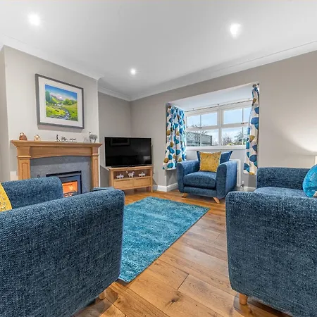 בית נופש Springbank & Summerbank Cottages, Coniston, Sleeps 8 קוניסטון