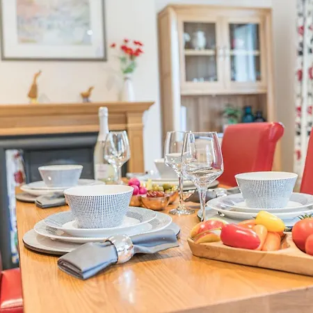 Springbank & Summerbank Cottages, Coniston, Sleeps 8 Feriehus