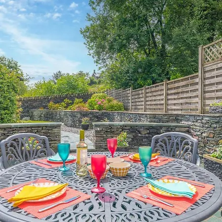 Springbank & Summerbank Cottages, Coniston, Sleeps 8 *
