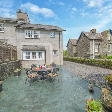 Springbank & Summerbank Cottages, Coniston, Sleeps 8